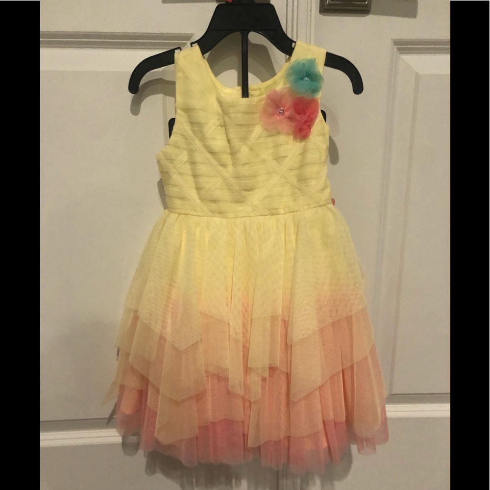 yellow/coral dress